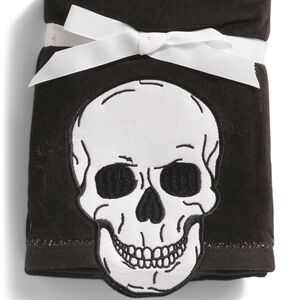 NWT SET OF 2 SKULL 💀  Bathroom Hand Towels 2025